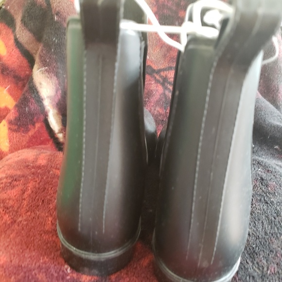 Shoes - Picture 2 of 3